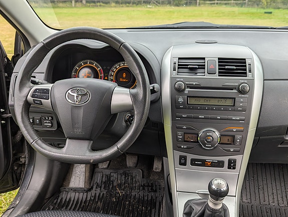 Toyota Corolla 6 of 14