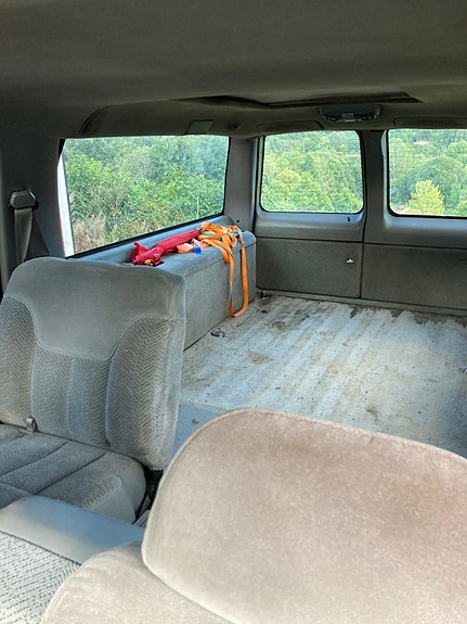 Chevrolet Suburban 6 of 6
