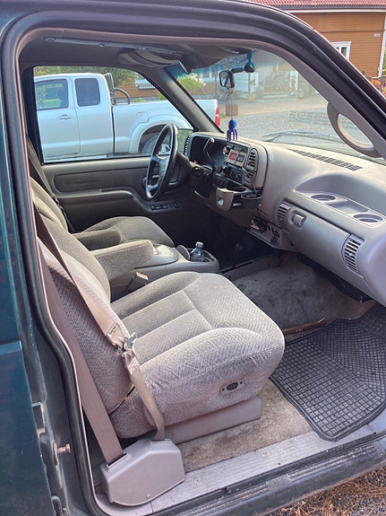 Chevrolet Suburban 4 of 6