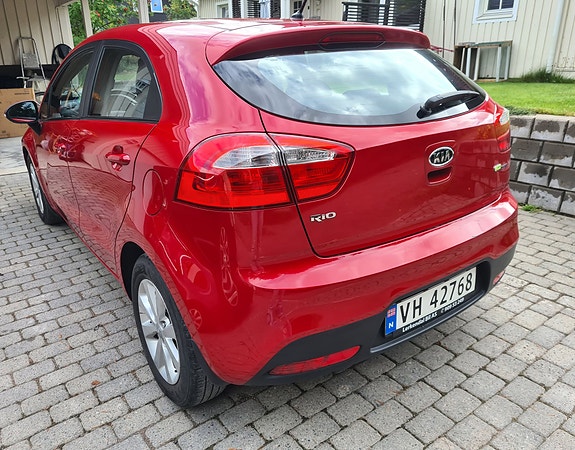 Kia Rio 4 of 10