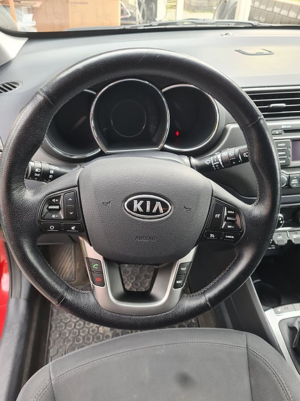 Kia Rio 6 of 10