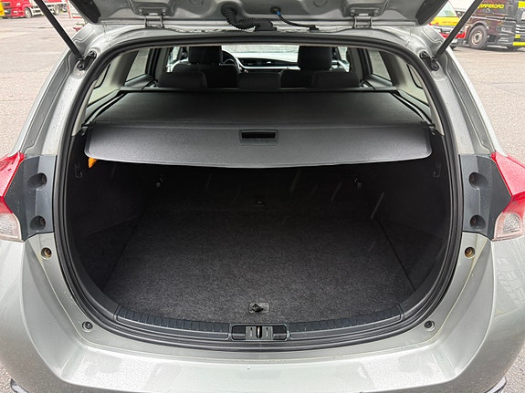 Toyota Auris 12 of 17