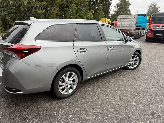 Toyota Auris 5 of 17