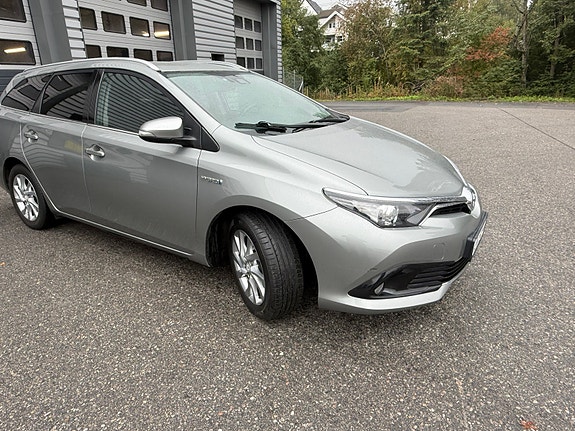 Toyota Auris 6 of 17