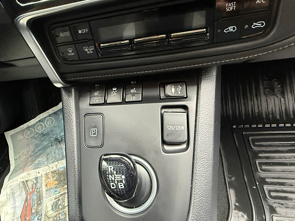Toyota Auris 8 of 17