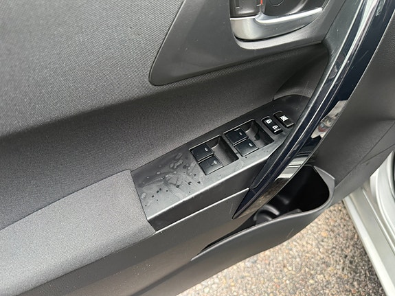 Toyota Auris 13 of 17
