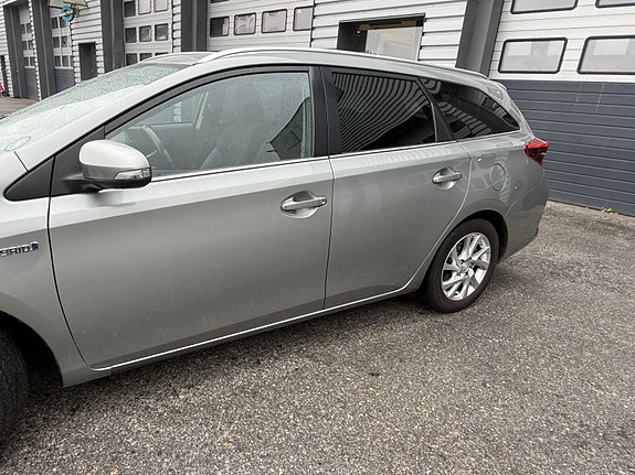 Toyota Auris 2 of 17