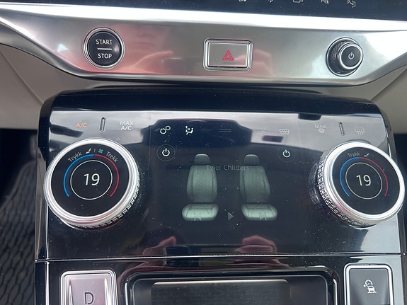 Jaguar I-PACE 27 of 30