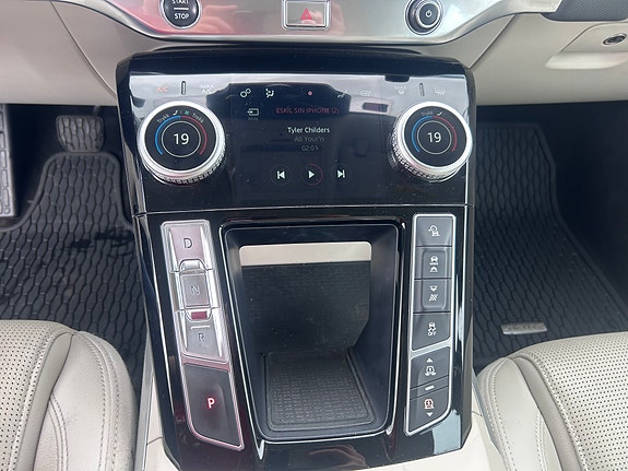 Jaguar I-PACE 24 of 30