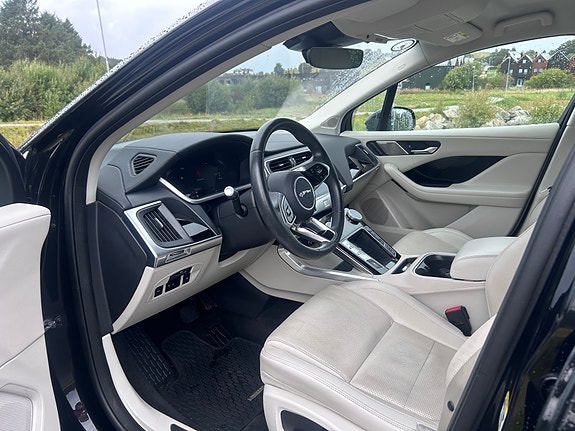 Jaguar I-PACE 14 of 30