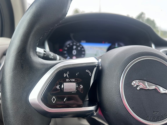 Jaguar I-PACE 21 of 30