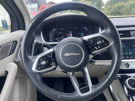 Jaguar I-PACE 19 of 30