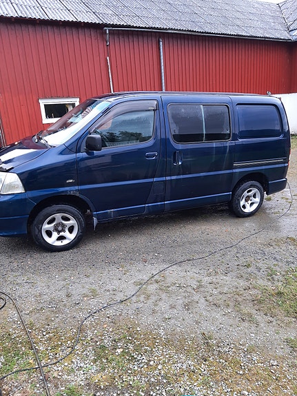Toyota HiAce 5 of 9