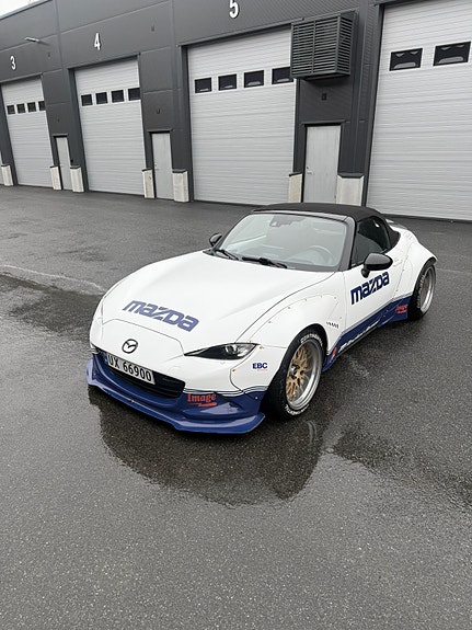 Mazda MX-5 11 of 21
