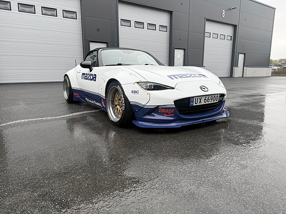 Mazda MX-5 8 of 21