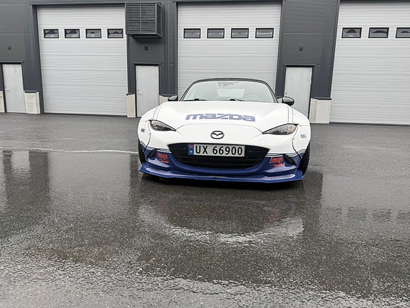 Mazda MX-5 9 of 21