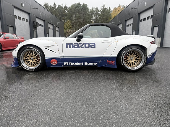 Mazda MX-5 3 of 21