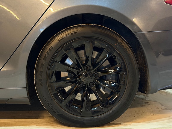 Tesla Model S 16 of 30