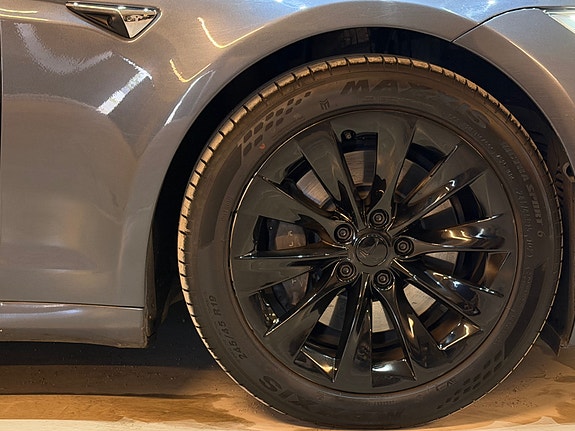 Tesla Model S 15 of 30