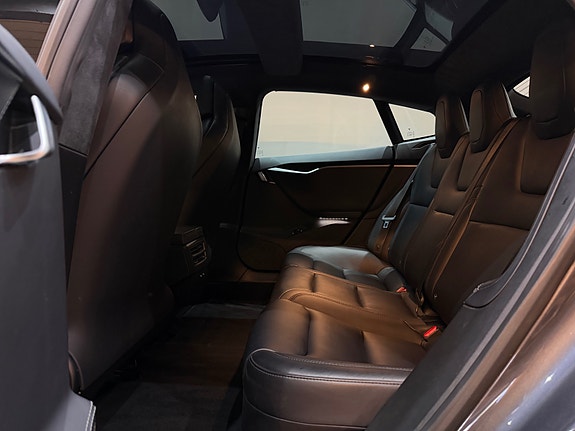 Tesla Model S 18 of 30