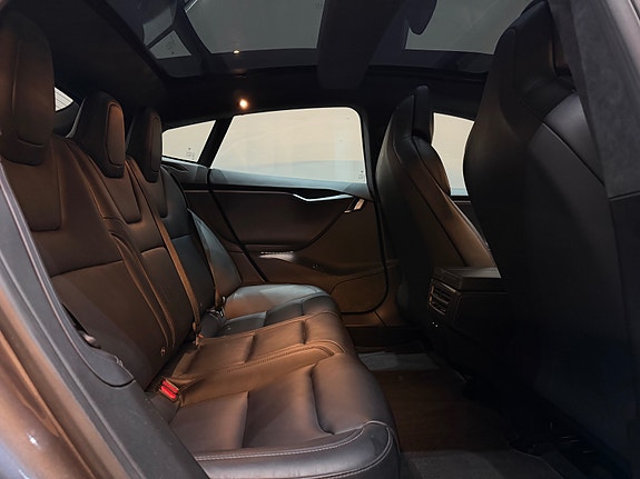 Tesla Model S 20 of 30