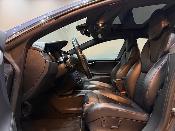 Tesla Model S 17 of 30