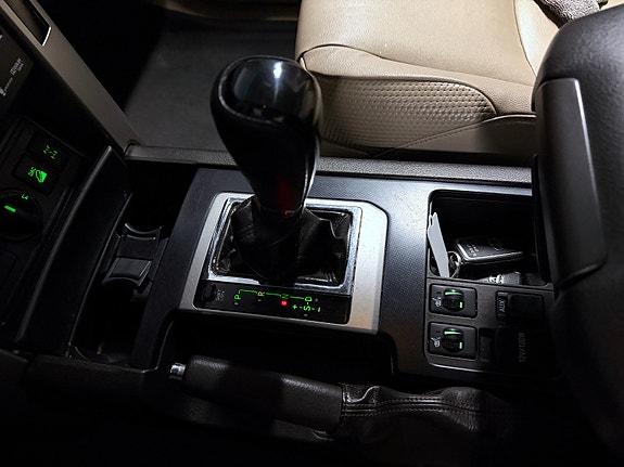 Toyota Land Cruiser 16 of 29