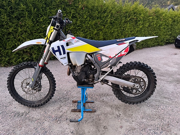 Husqvarna FE 250 2 of 5