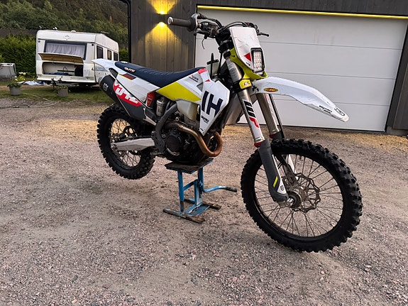 Husqvarna FE 250 4 of 5