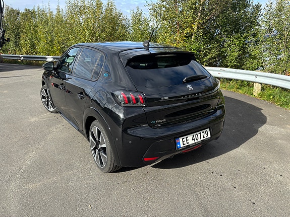 Peugeot 208 15 of 18
