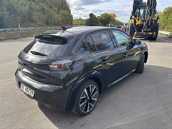 Peugeot 208 16 of 18