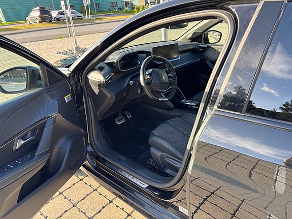 Peugeot 208 5 of 18