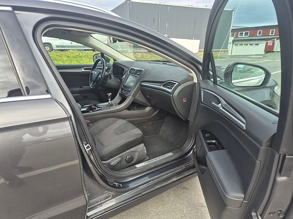 Ford Mondeo 13 of 18