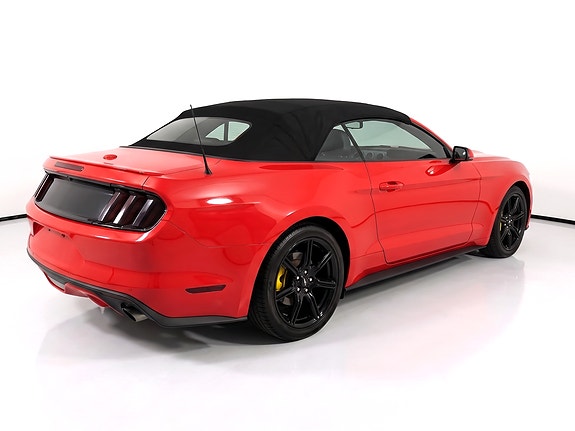 Ford Mustang 4 of 12