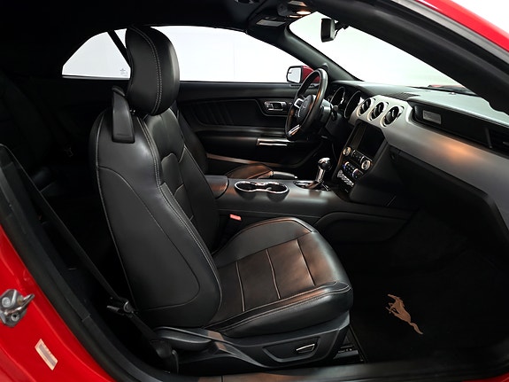 Ford Mustang 9 of 12
