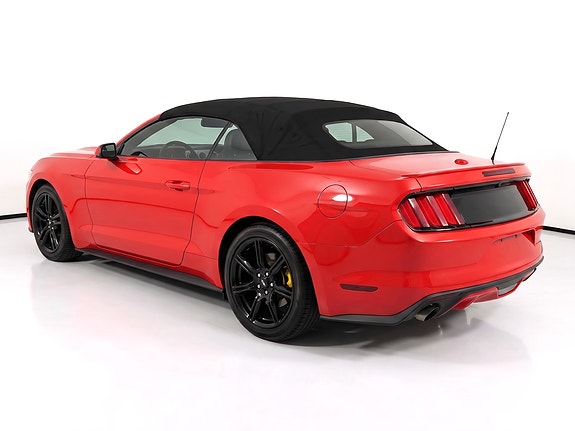 Ford Mustang 6 of 12