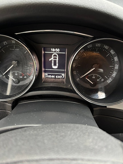 Skoda Superb 8 of 17