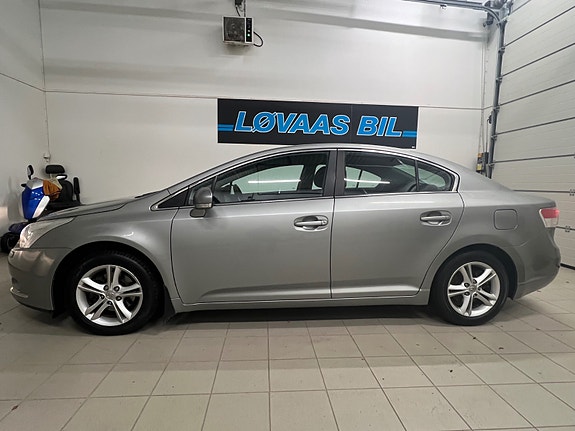 Toyota Avensis 4 of 19