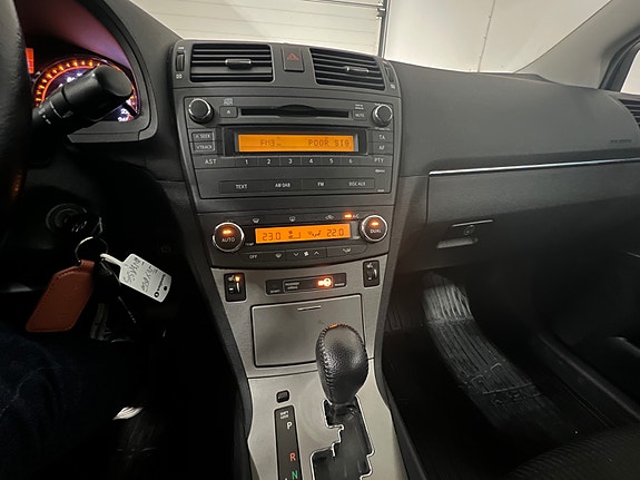 Toyota Avensis 14 of 19