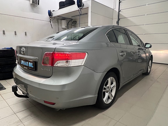 Toyota Avensis 6 of 19