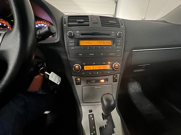 Toyota Avensis 13 of 19