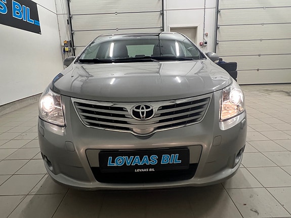 Toyota Avensis 2 of 19