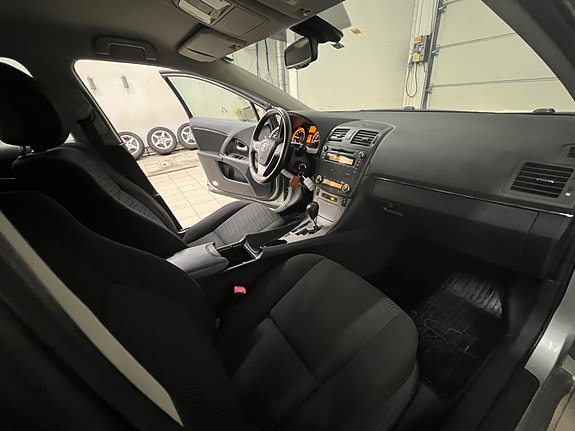 Toyota Avensis 11 of 19
