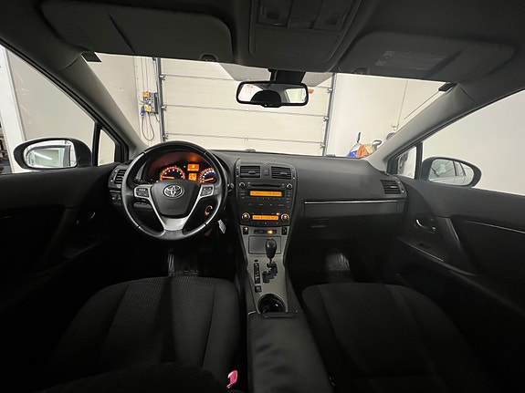 Toyota Avensis 16 of 19
