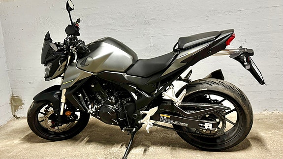 Honda CB 750 Hornet 2 of 11
