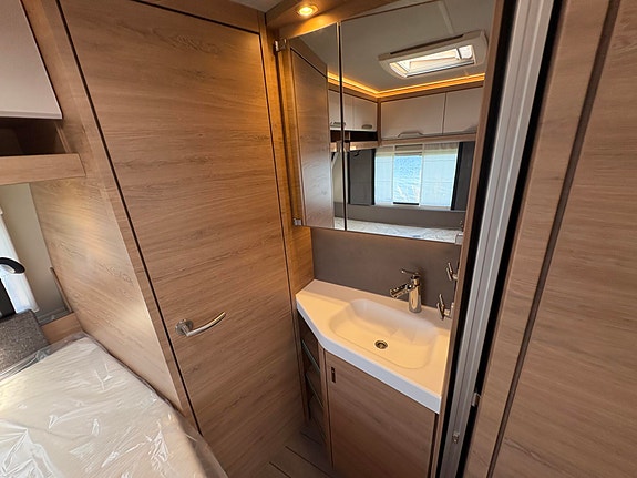 Knaus SÜDWIND BLACK SELECTION 540FDK 2 KØYER / ROSMI DUSJ / STILRENT / ALUFELG! 23 of 27