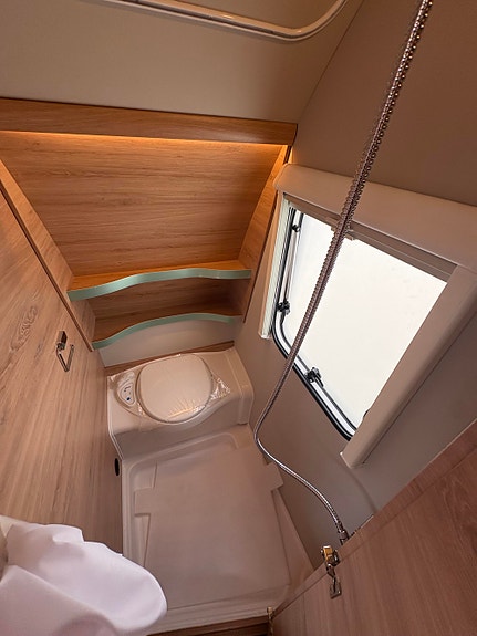 Knaus SÜDWIND BLACK SELECTION 540FDK 2 KØYER / ROSMI DUSJ / STILRENT / ALUFELG! 24 of 27