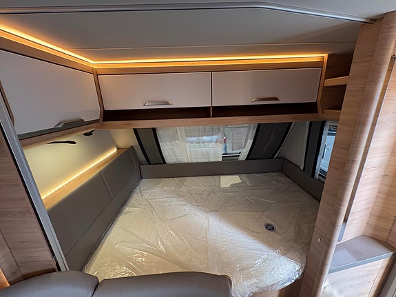 Knaus Südwind 580 QS Black Selection ALDE / STORT KJØLESKAP / 6 SOVEPLASSER / DUSJ KABINETT! 15 of 30