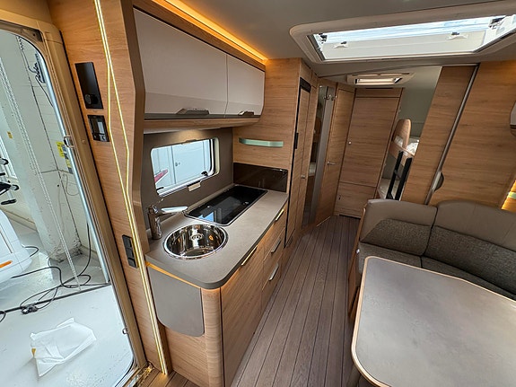 Knaus Südwind 580 QS Black Selection ALDE / STORT KJØLESKAP / 6 SOVEPLASSER / DUSJ KABINETT! 17 of 30