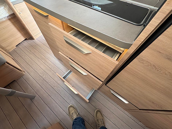 Knaus Südwind 580 QS Black Selection ALDE / STORT KJØLESKAP / 6 SOVEPLASSER / DUSJ KABINETT! 21 of 30
